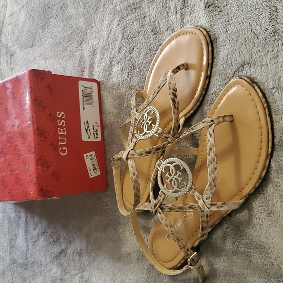 GUESS Romie sandal - Picture 3 of 6